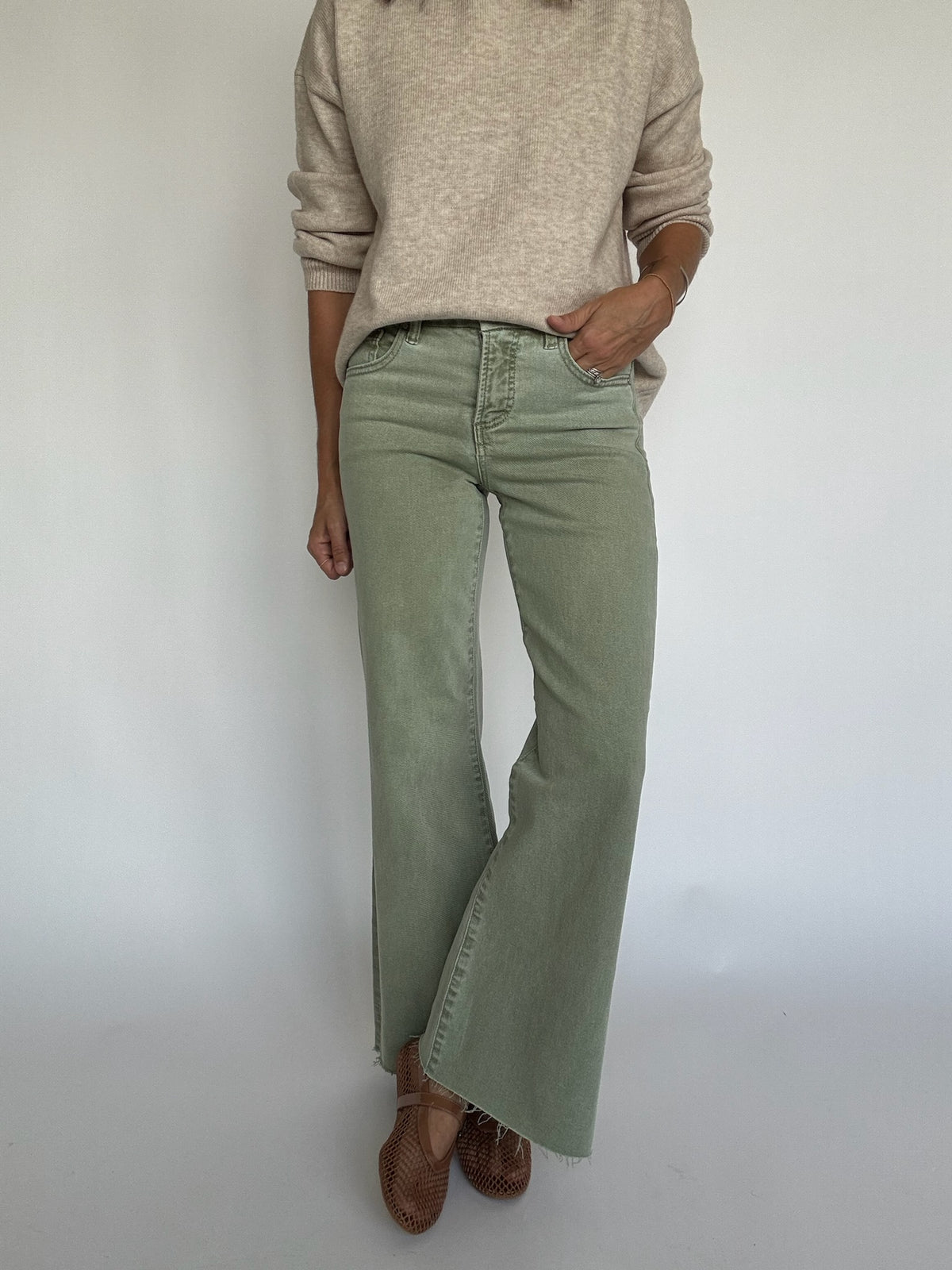 Risen Wide Leg Jeans - Olive