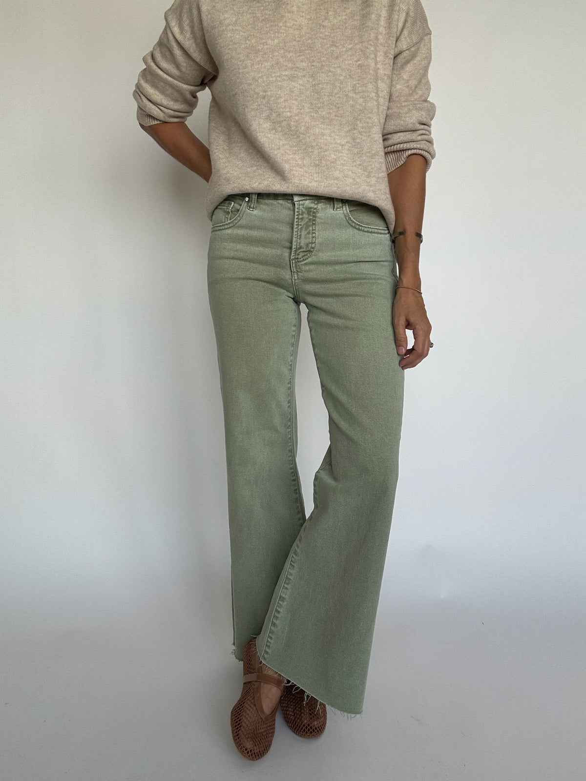 Risen Wide Leg Jeans - Olive