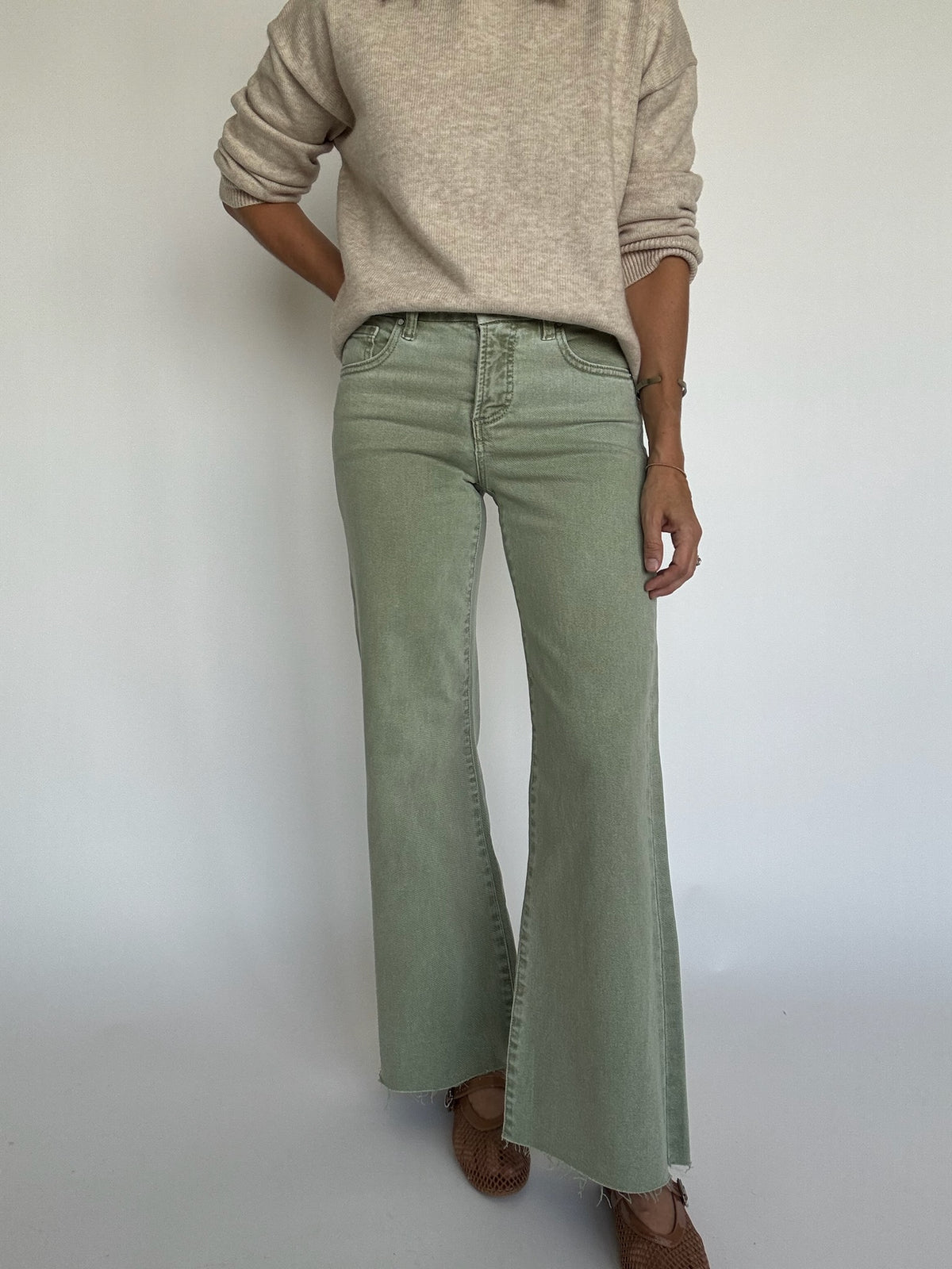 Risen Wide Leg Jeans - Olive
