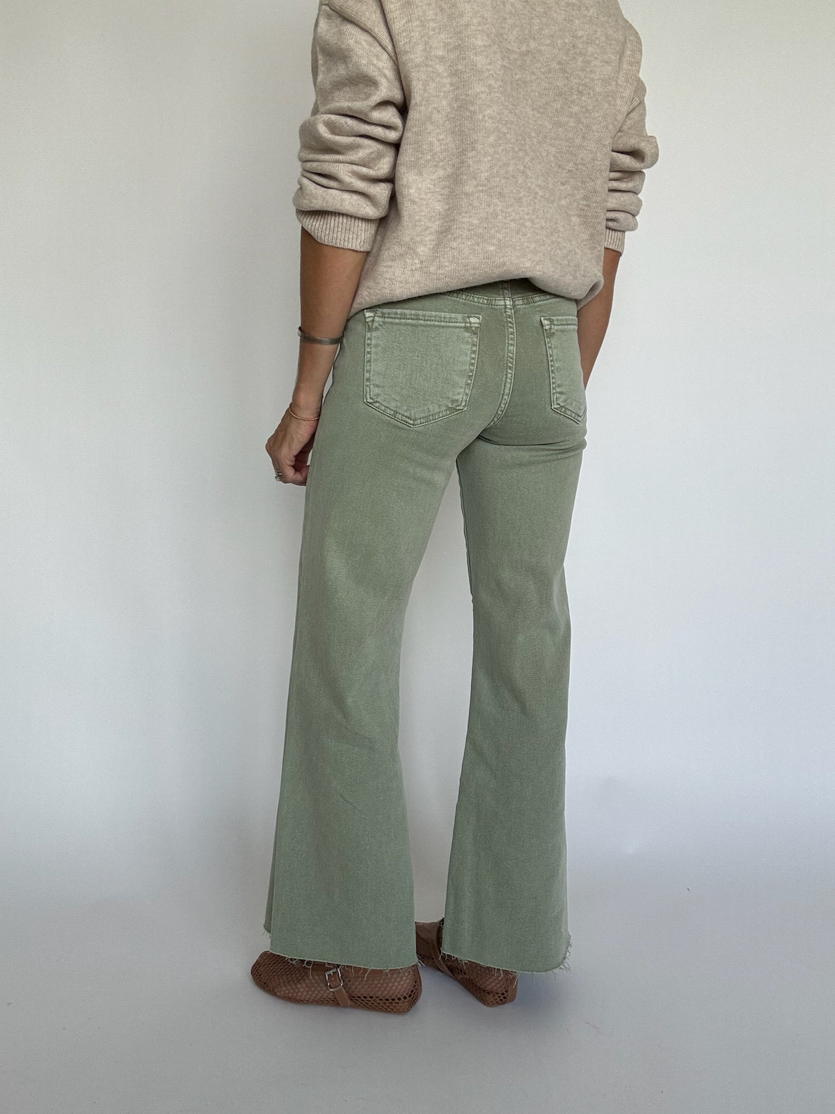 Risen Wide Leg Jeans - Olive